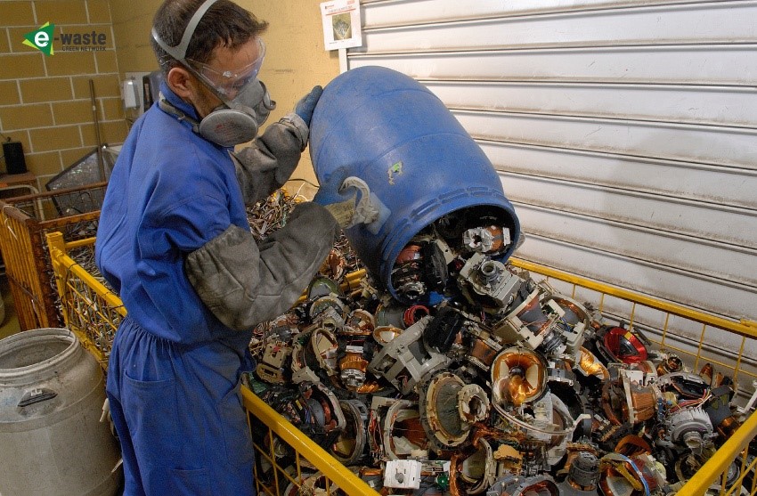 ELECTRONIC WASTE THAT HAS BEEN LEFT