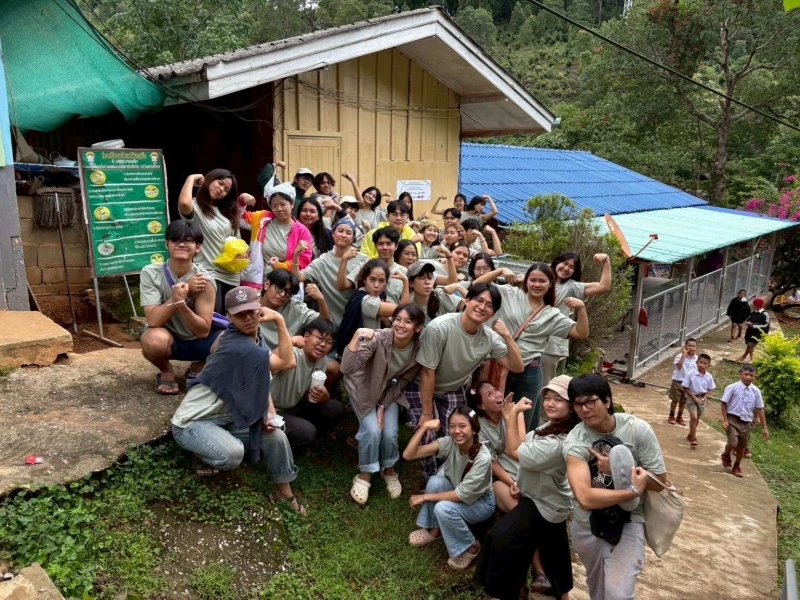 AIS x ชมรมค่ายอาสาพัฒนาชาวไทยภูเขา จุฬาฯ ผนึกพลังคนรุ่นใหม่ จัดค่ายอาสา “เคียงดอย คอยฝนเคล้า ณ แม่โมงเย้า” นำศักยภาพดิจิทัลพลิกฟื้นการศึกษา สร้างโอกาสในพื้นที่ห่างไกล 