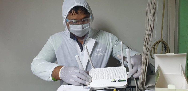 AIS Sets Up AIS 5G, AIS Fibre Networks Connects "Sakhon Care Center" in Samut Sakhon in Support of Efforts Against COVID-19